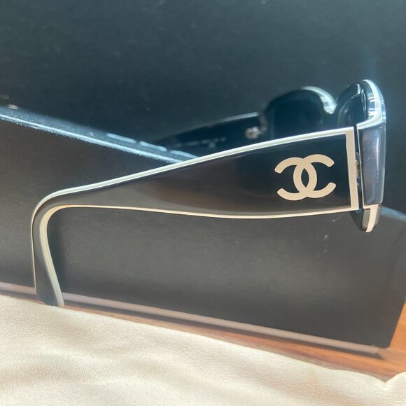 Chanel Sunglasses, Polarized Black and White Interlocking CC - Picture 2 of 4